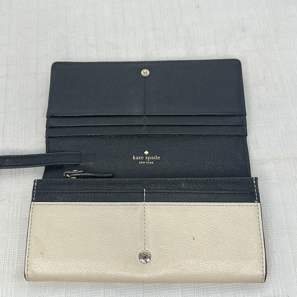Kate spade full sized wallet in color block. - Picture 5 of 9